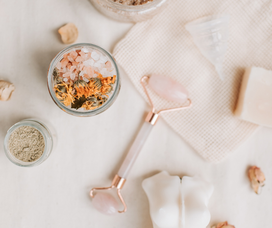 Naturalne kosmetyki z Twojej kuchni – moc ziół w pielęgnacji